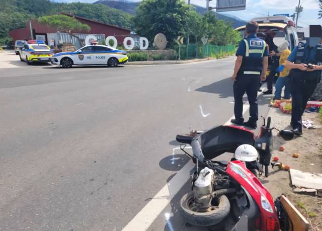 10일 오전 9시 7분쯤 의성군 의성읍 중리리 한 도로에서 화물차와 오토바이가 부딪혀 오토바이 운전자가 숨졌다. 경북도소방본부 제공.