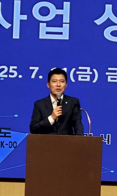 11일 구미 금오산호텔에서 '에너지자급자족형 인프라 구축 및 운영사업' 최종 성과공유회를 개최했다. 구자근 국회의원이 인사말을 하고있다. 이봉한 기자