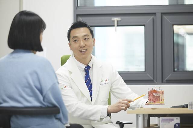 외과 전문의 양반석 원장 | 출처 : 연세화사외과