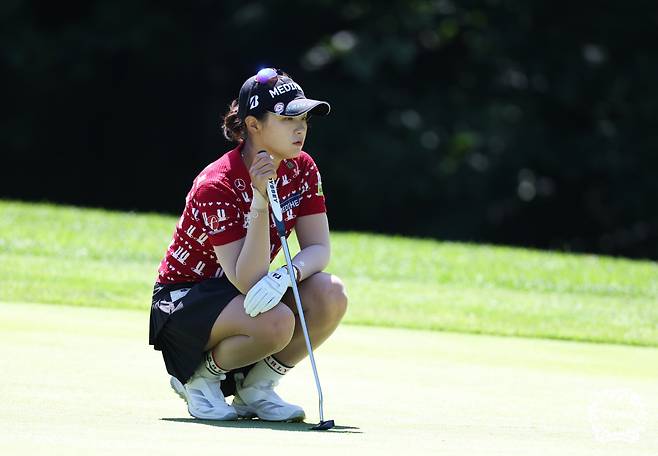 박현경 하이원리조트 여자오픈 2025 2R 9번홀 그린파악