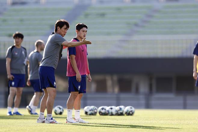 성남종합운동장 /2025 EAFF E-1 챔피언십 / 남자A대표팀/ 훈련/ 홍명보 감독, 이동경/ 사진 김정욱