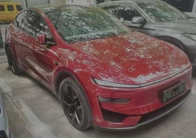 테슬라 '뉴 모델 Y 퍼포먼스' 테스트카 (출처 : 오토스파이넷)