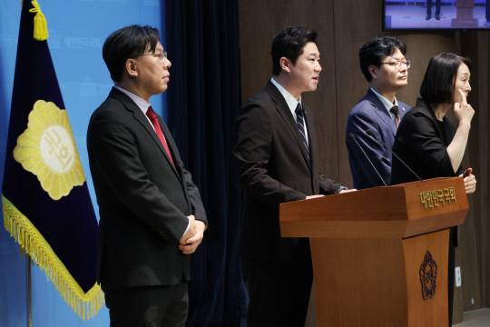 국민의힘 소장파 모임 '언더73'의 진종오 의원이 9일 서울 여의도 국회 소통관에서 당 혁신을 요구하는 기자회견을 하고 있다. 연합뉴스