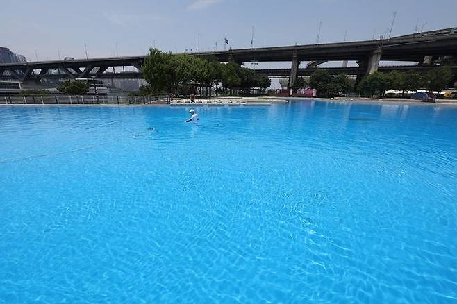 뚝섬한강공원 수영장.ⓒ연합뉴스
