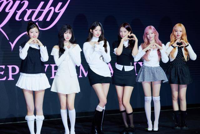 그룹 아이브가 완전체로 '크레이지 리치 코리안'에 출격한다. 스타쉽엔터테인먼트 제공