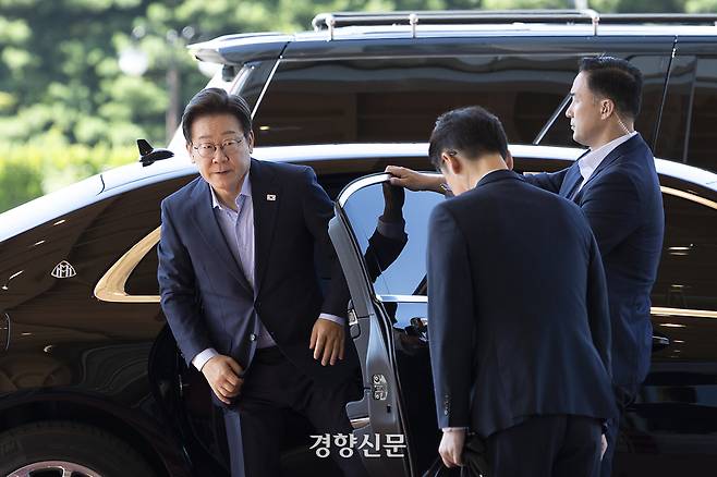 이재명 대통령이 11일 오전 서울 용산 대통령실로 출근을 하고 있다. 대통령실사진기자단