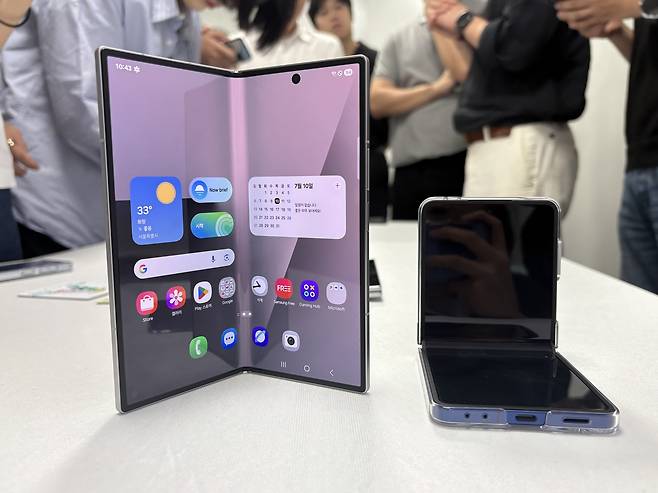 A display of Galaxy Z Fold 7, left, and Flip 7 unfolded in central Seoul on July 10. [LEE JAE-LIM]