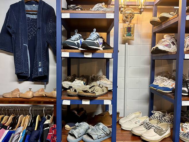 Vintage clothes and shoes on sale at Vince Garage [LEE JIAN]
