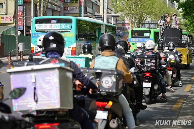 국민연금연구원의 ‘노무제공자 근로 실태와 국민연금 사업장 가입 적용방안’ 보고서에 따르면 배달 노동자 등 노무제공자 상당수가 국민연금 사업장 가입자 전환을 희망하는 것으로 나타났다. 쿠키뉴스 자료사진