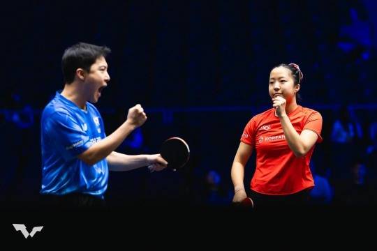 파이팅 외치는 임종훈(왼쪽)과 신유빈. 사진[연합뉴스]