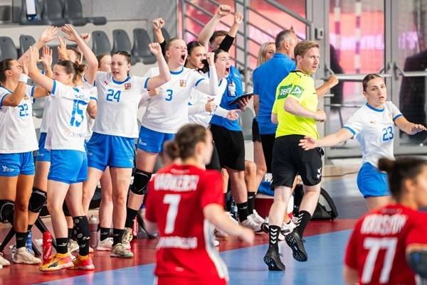 사진 2025 여자 19세유럽핸드볼선수권대회 체코와 헝가리 경기 모습, -사진 출처=유럽핸드볼연맹
