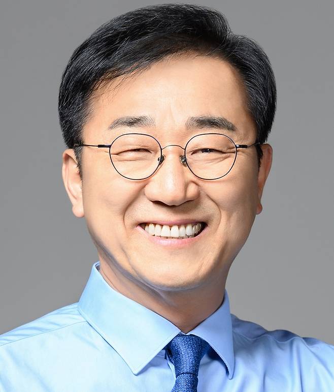 김윤덕 국토교통부 장관 후보자. 대통령실은 11일 이재명 대통령이 신임 국토교통부 장관 후보자에 김윤덕 더불어민주당 의원을 지명했다고 강훈식 대통령비서실장이 브리핑을 통해 밝혔다. [연합]