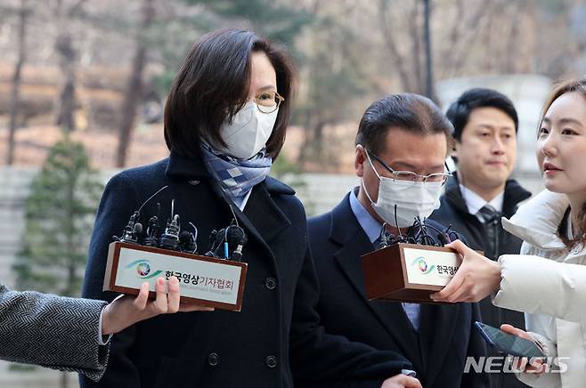 [서울=뉴시스] 홍효식 기자 = 조국 전 조국혁신당 대표 부인 정경심 전 동양대 교수 재판에서 허위 증언을 한 혐의로 재판에 넘겨진 전 서울대 공익인권법센터 사무국장이 1심에 이어 2심에서도 무죄를 선고받았다. 사진은 '자녀 입시 비리' 등 혐의로 기소된 정경심 전 동양대 교수. 2024.02.08. yesphoto@newsis.com