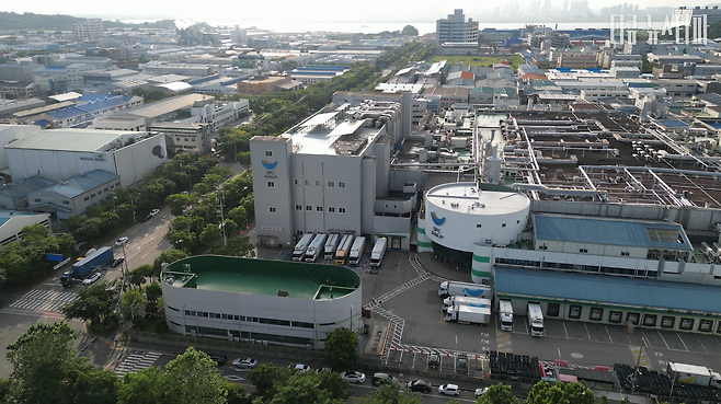 경기도 시흥에 위치한 SPC삼립 시화 공장의 모습. ‘크보빵’을 생산하던 이 공장에서 지난 5월 19일 새벽, 50대 노동자 양 모 씨가 가동 중인 기계에 끼어 사망했다.