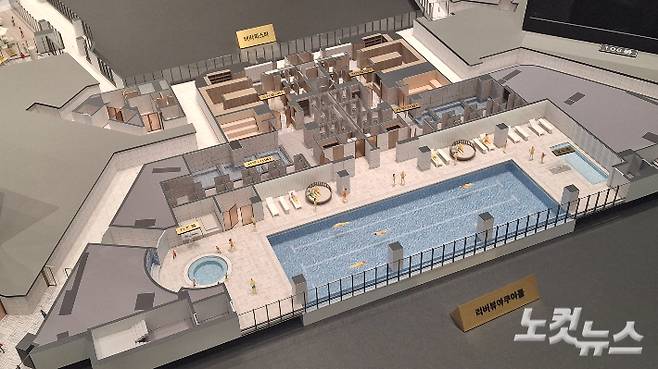 고급 호텔 인피니티풀을 연상시키는 '리버뷰 아쿠아풀'. 강민정 기자