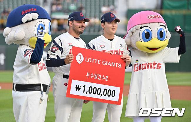 [OSEN=부산, 이석우 기자]  롯데 자이언츠 감보아, 최준용 / foto0307@osen.co.kr