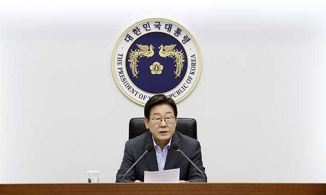 이재명 대통령이 10일 서울 용산 대통령실 청사에서 열린 제3차 수석보좌관 회의에서 발언하고 있다. 뉴시스