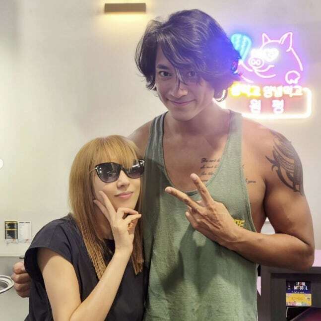 가수 김완선과 배구선수 김요한. 김완선 인스타그램