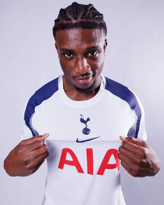 ▲ 쿠두스는 장기적으로 손흥민의 색채를 줄여나가는 토트넘의 미래로 통한다. 손흥민과 성격적으로 정반대다. 손흥민은 선수 생활 내내 태업 이야기가 들린 적이 없다. 그러나 쿠두스는 원하는 곳만 나타나면 선수단 분위기를 흐리는 성향이 엿보인다. 토트넘 입장에서는 큰 돈을 들여 영입하는 만큼 프랭크 감독이 쿠두스를 다잡아야 할 필요가 있다. ⓒ 토트넘 홋스퍼