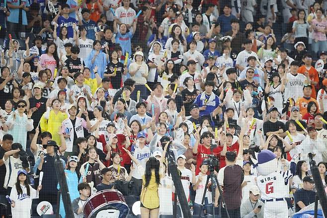 ▲ 무더위 속에도 많은 팬들이 찾았다 ⓒ 연합뉴스