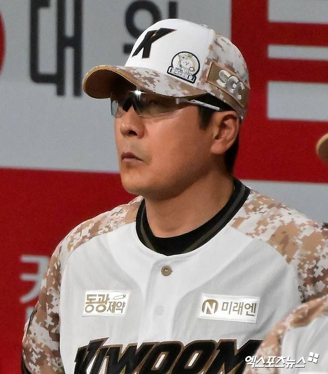 지난 6월 8일 오후 서울 구로구 고척스카이돔에서 열린 '2025 신한 SOL Bank KBO리그' LG 트윈스와 키움 히어로즈의 경기, 키움 홍원기 감독이 경기를 지켜보고 있다. 엑스포츠뉴스 DB