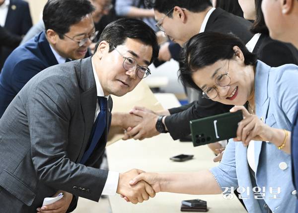 박찬대 더불어민주당 당대표 후보가 1일 오전 경기도의회를 방문하고 있다. 2025.7.1 /이지훈기자 jhlee@kyeongin.com