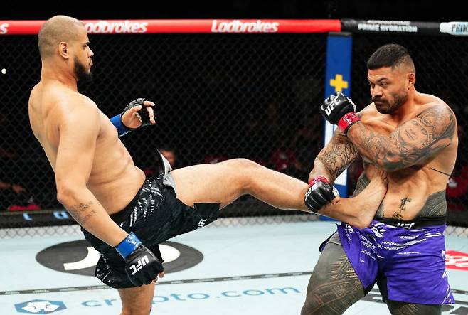 탈리송 테세이라(왼쪽). 사진=UFC