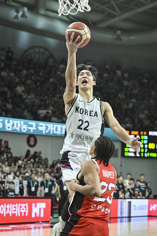 여준석이 11일 안양 정관장 아레나에서 열린 2025 남자농구 대표팀 평가전 일본과 경기에서 레이업슛을 넣고 있다. 사진 | 대한민국농구협회