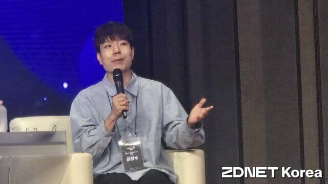 패널로 참석한 김한수 해킹 크리에이터가 이야기를 하고 있다.