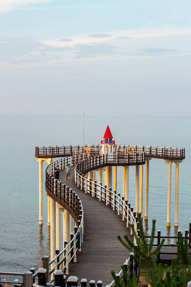 경북 포항 '월포해수욕장'의 남쪽에 있는 '이가리 닻 전망대'. / 김용재 영상미디어 기자