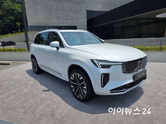 볼보 '신형 XC90' 정측면. [사진=김종성 기자]
