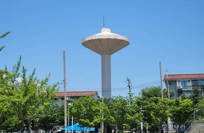 경기 안산시 노후 아파트의 중앙난방 굴뚝. 사진=독자제보