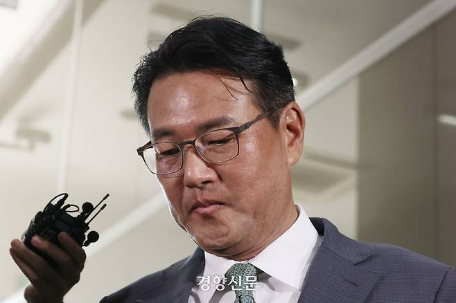 김태효 전 국가안보실 1차장이 지난 11일 피의자 조사를 받기 위해 서울 서초구 서초한샘빌딩에 차려진 채 상병 특검팀 사무실로 향하고 있다. 한수빈 기자