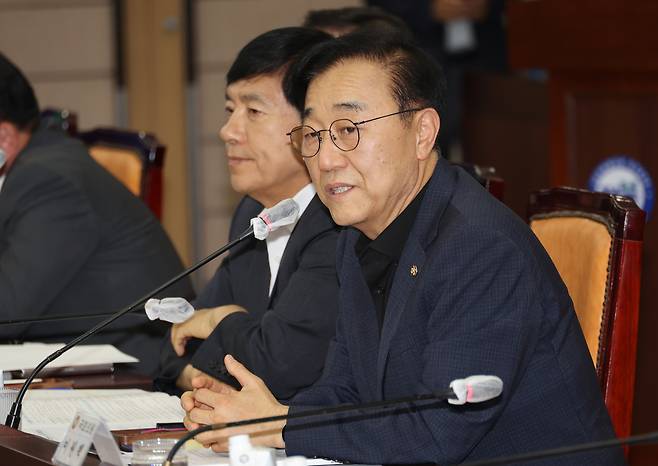 국토교통부 장관 후보자로 지명된 더불어민주당 김윤덕 의원(전주갑)이 진나 11일 전북도청에서 열린 ‘전북 국회의원·도·시군 예산정책협의회’에 참석해 발언하고 있다. 연합뉴스