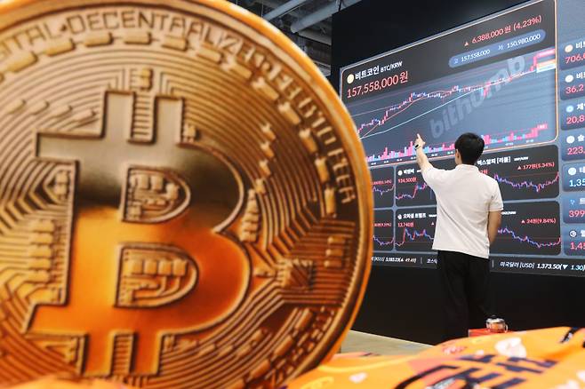 11일 서울 서초구 빗썸라운지 강남본점에 가상자산 시세가 표시돼있다. 연합뉴스