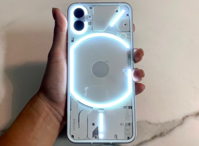 속이 보이는 투명한 스마트폰으로 관심을 끌었던 ‘낫싱 폰’