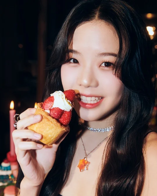 비춰 전 멤버 케일리. JYP엔터테인먼트