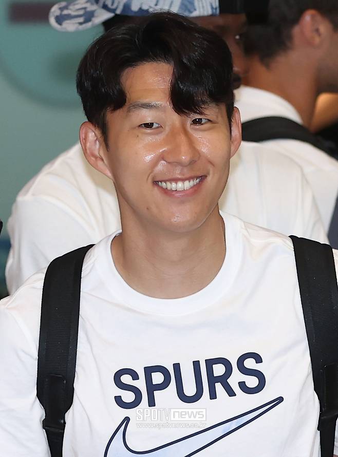 ▲ 손흥민 벤치설은 한두 매체에서 나오는 이야기가 아니다. '더 보이 홋스퍼'도 "프랭크 신임 감독은 손흥민을 무리해서 내보내지 않을 것"이라며 "다만 손흥민이 잔류할 경우 다음 시즌 대부분의 시간은 벤치에서 보내게 될 것"이라고 전망했다. ⓒ곽혜미 기자