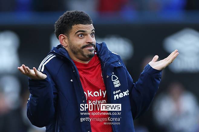 ▲ 풋볼 런던에서 토트넘 전담 기자로 활동하며 내부 사정에 밝은 알레스데어 골드는 "노팅엄은 현재 토트넘과 어떠한 대화도 중단한 상태이며 법적 조치를 강구하고 있다. 애초 11일 메디컬 테스트를 진행하고 깁스화이트에 적용된 6000만 파운드의 바이아웃을 발동할 예정이었으나 차질을 빚게 됐다"고 했다.