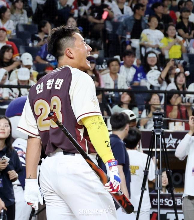 괴물타자 안현민이 11일 대전한화생명볼파크에서 열린 2025KBO리그 퓨처스리그 올스타전 남부리그 대 북부리그 경기 종료후 진행된 올스타 홈런레이스에서 참가했지만 고전하며 예선탈락했다. /사진=강영조 선임기자