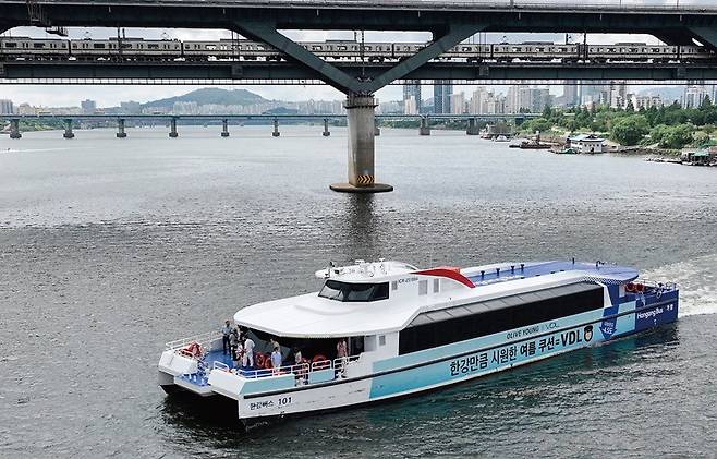 한강버스 정식 운항 2개월 전이지만 아직 마을버스 노선 조정은 끝나지 않았다. [사진 | 뉴시스]