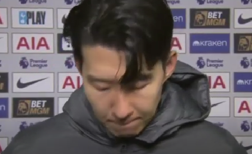 영국 매체 '미러'는 11일 토트넘의 2025-2026시즌 선발 베스트 11을 예상했다. 이때 매체는 손흥민이 주전 경쟁에서 밀려 베스트 11에서 탈락할 것으로 내다봤다. 매체가 예상한 토트넘의 새로운 베스트 11은 4-2-3-1 전형이었다. 굴리엘모 비카리오가 골문을 지키고, 페드로 포로, 크리스티안 로레모, 미키 판더펜, 데스트니 우도기가 백4를 구성한다. 3선은 로드리고 벤탄쿠르와 루카스 베리발이 맡는다. 스카이스포츠