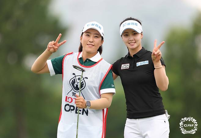 정지현의 캐디를 맡은 김해림. [KLPGA 제공. 재판매 및 DB 금지]