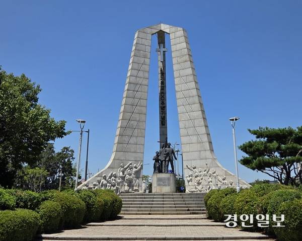 인천 중구에 세워진 ‘한국 기독교 100주년 기념탑’. 2025.7.11 /김희연기자 khy@kyeongin.com