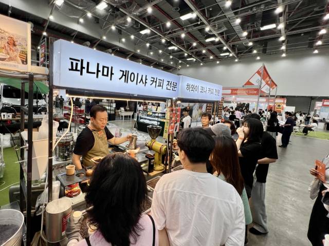 로스터리 중심의 대구 커피 문화가 2025 대구 카페쇼를 통해 뚜렷이 부각되며 홈카페 수요 확산과 소비자 맞춤 전략이 주목받았다. 구민수 기자