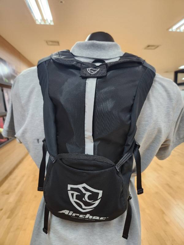 가벼워지고 통풍성을 강화한 '에어 착'.