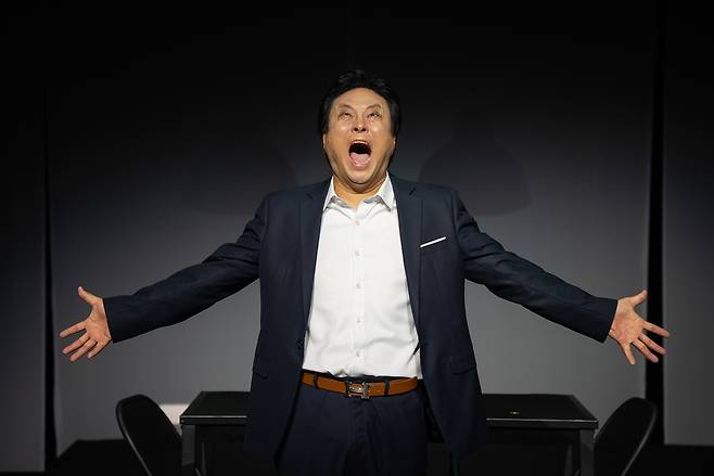 연극 '더러운 손'의 주인공 현오가 "재사용 불가"를 외치는 순간 / 사진=사자자리