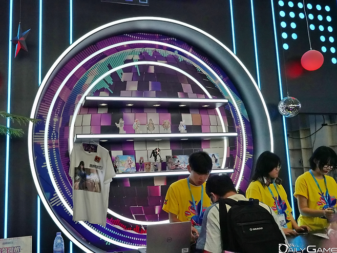 다양한 게임 상품이 판매된 굿즈존.