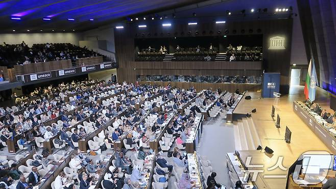 12일 오전(현지시간) 프랑스 파리에서 열린 제47차 유네스코 세계유산위원회의 모습. 이번 제47차 위원회는 반구천의 암각화를 유네스코 세계유산으로 등재하기로 결정했다. (국가유산청 제공. 재판매 및 DB금지) 2025.7.12/뉴스1