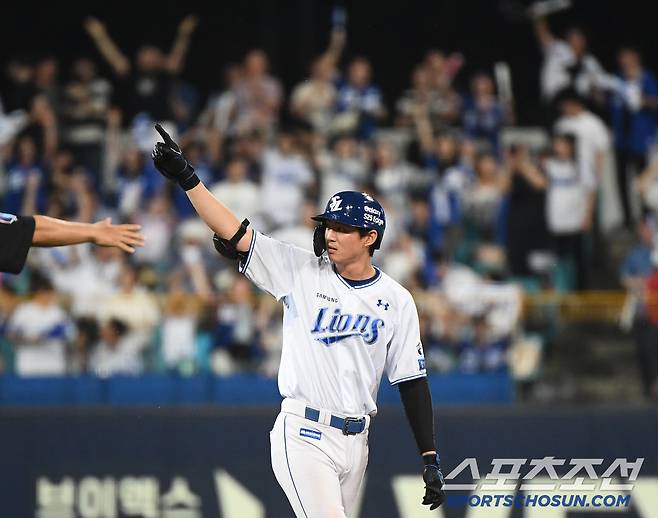 18일 대구 라이온즈파크에서 열린 두산-삼성전. 8회말 2사 2루 구자욱이 동점 적시타를 친 후 환호하고 있다. 대구=정재근 기자 cjg@sportschosun.com/2025.6.18/